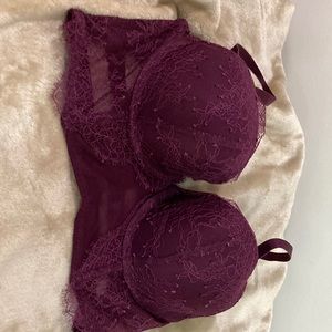 Maroon VS Balconet size 32D. Lightly padded.